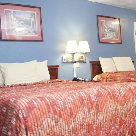 ماكاليستر Holiday Lodge & Suites المظهر الخارجي الصورة