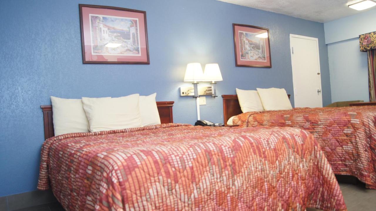 ماكاليستر Holiday Lodge & Suites المظهر الخارجي الصورة
