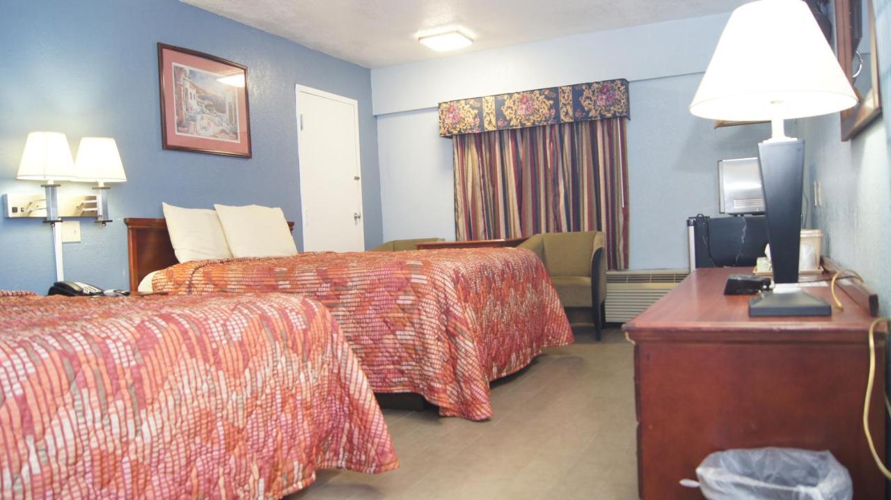 ماكاليستر Holiday Lodge & Suites المظهر الخارجي الصورة