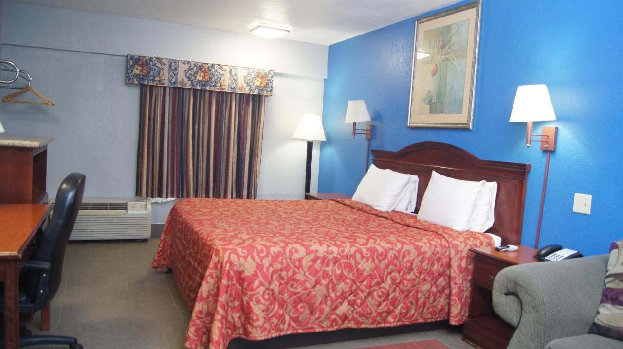 ماكاليستر Holiday Lodge & Suites المظهر الخارجي الصورة