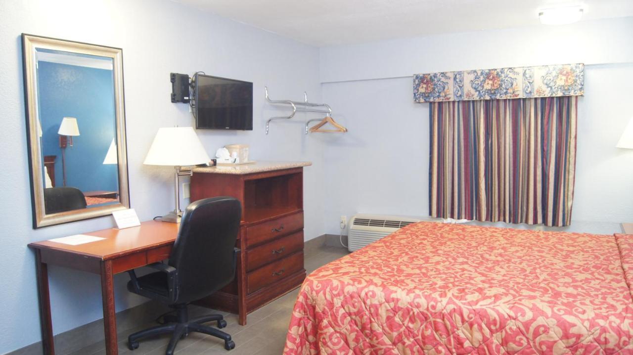 ماكاليستر Holiday Lodge & Suites المظهر الخارجي الصورة