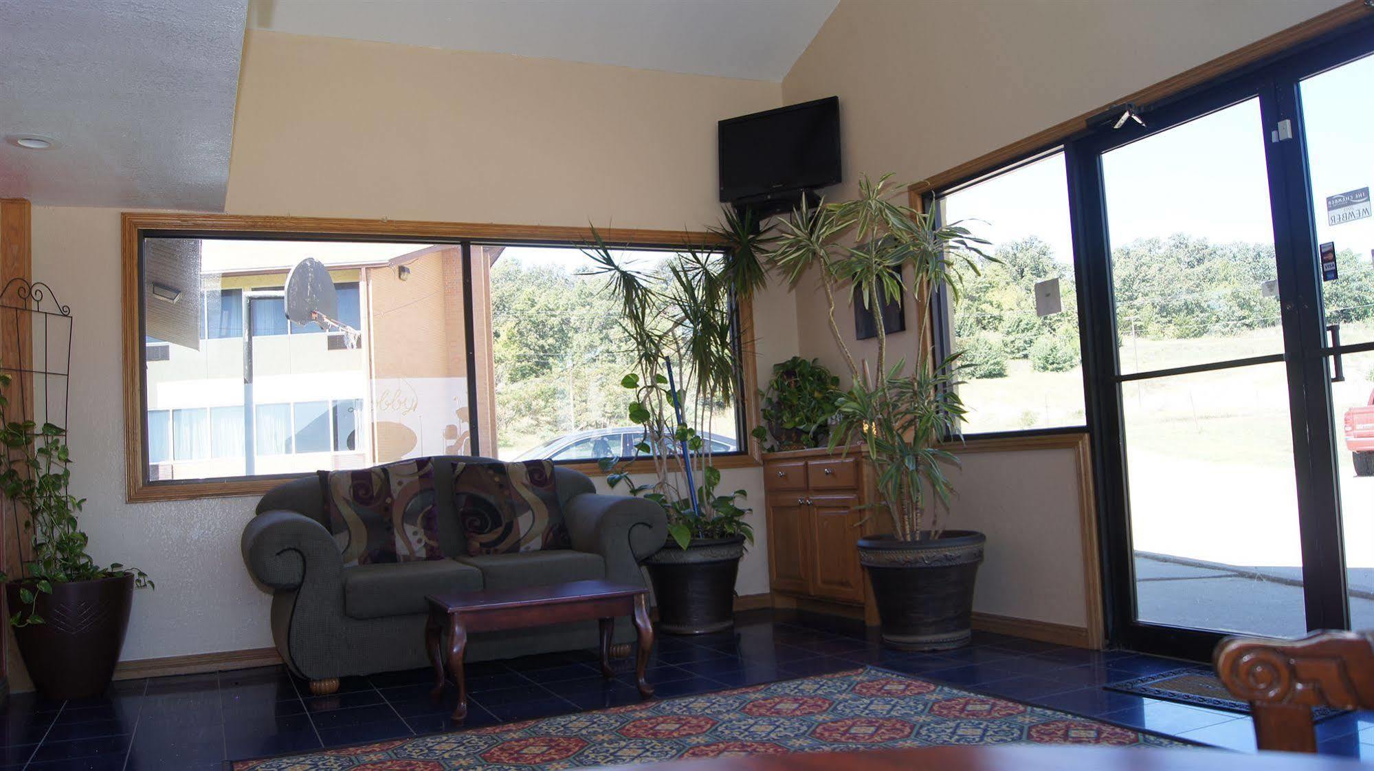 ماكاليستر Holiday Lodge & Suites المظهر الخارجي الصورة